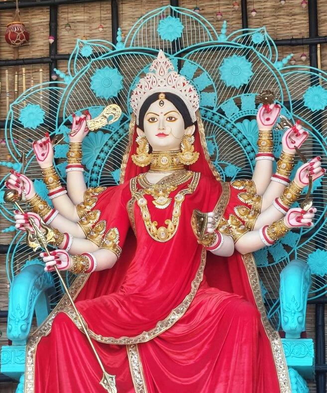 A glimpse of the magnificent idol clad in a bright red saree at ChaltaBagan Lohapatti Durga Puja. (Image Source: Facebook/ Srikanta)