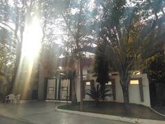 Prabhas House: हैदराबाद के इस आलीशान बंगले में रहते हैं ‘बाहुबली’, गार्डन से लेकर जिम जैसी सुविधाओं से लैस है प्रभास का घर