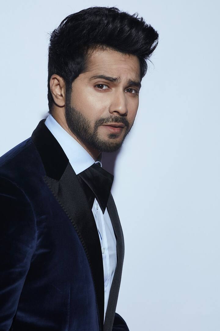 ऐसे में जब एक रात वो अपने कमरे में सो रहे थे तो उन्हें कुछ अजीब आवाजें सुनाई देने लगी. इतना ही नहीं वरुण को ये भी लगा कि किसी ने उनका दरवाजा खोला है.