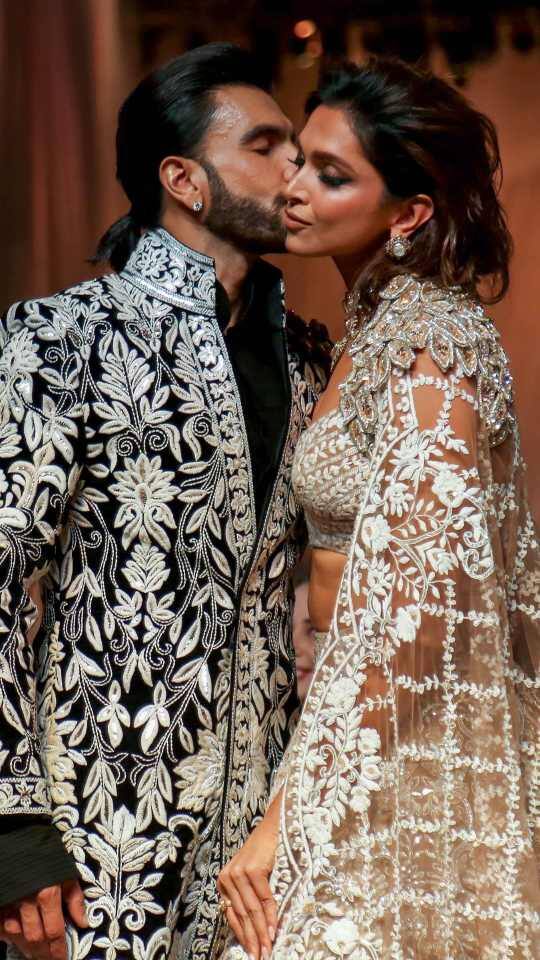 লুকিয়ে বিয়ে করেছিলেন রণবীর-দীপিকা!