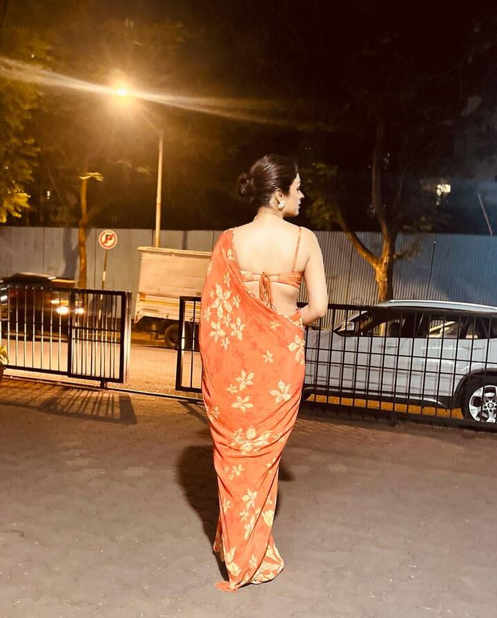 શ્રદ્ધા દાસનો હોટ સાડી લૂક હાલમાં ઈન્સ્ટાગ્રામ પર ચર્ચામાં છે.