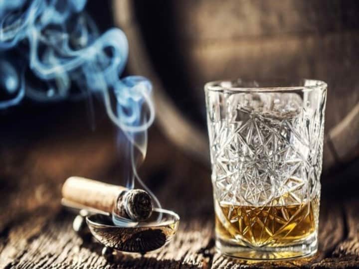 health tips alcohol and smoking deadly combination know side effects in hindi क्या शराब-सिगरेट एक साथ पीने से हो सकती है 'मौत', जानें क्या कहते हैं एक्सपर्ट्स