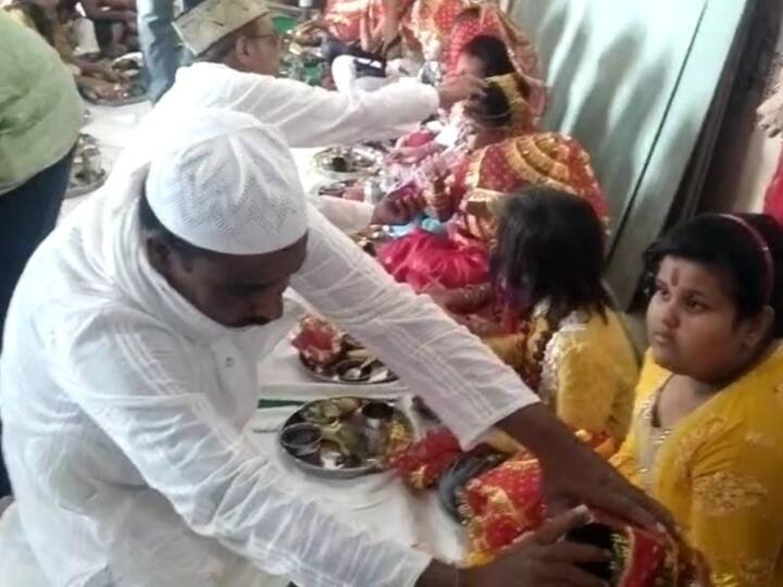 Uttar Pradesh Sharadiya Navratri Varanasi Muslim Family did kanya pujan ann UP News: बनारस में दिखी मजहबी एकता की मिसाल, मुस्लिम समाज के लोगों ने किया कन्या पूजन