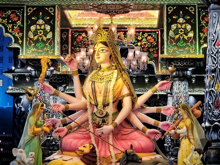 Durga idol at Newtown Sarbojanin Durgotsab (Image Source: Facebook/Debaditya Dasgupta)