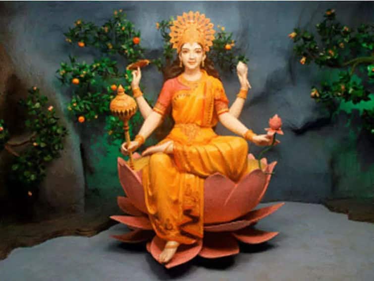 navratri 9th day devi siddhidatri puja marathi news vidhi shubh muhrat aarti katha mantra know significance Navratri 9th Day Devi Siddhidatri : नवरात्रीचा 9 वा दिवस, सिद्धी आणि मोक्षाची देवी सिद्धिदात्री! पूजा पद्धत, शुभ मुहूर्त, शुभ रंग जाणून घ्या