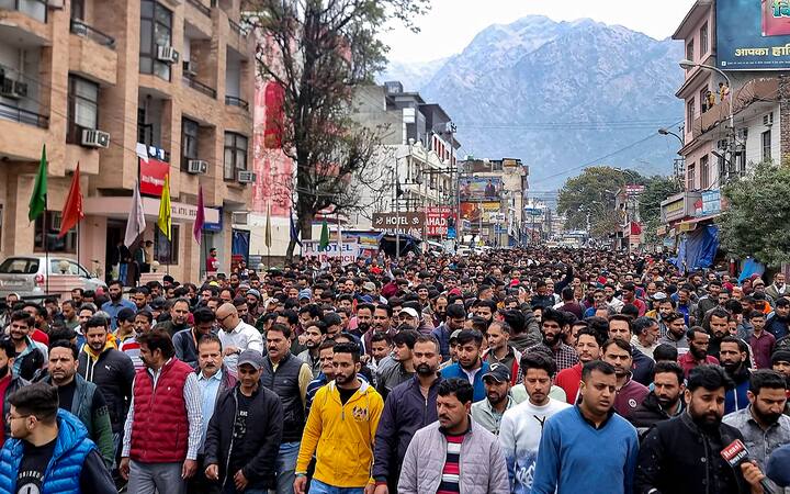 उन्होंने बताया कि नवरात्रि उत्सव के दौरान इस बार तीर्थयात्रा में स्काईवाक, पुनर्निमित पार्वती भवन, गुफा से वर्चुअल दर्शन, श्री भैरो जी मंदिर परिसर में मुफ्त लंगर सेवा, श्रद्धालुओं के लिए बोर्ड की वेबसाइट पर सीधा दर्शन सुविधा तथा द्विभाषी ‘शक्ति’ चैटबॉट विशेष रूप से शामिल किये गए हैं.