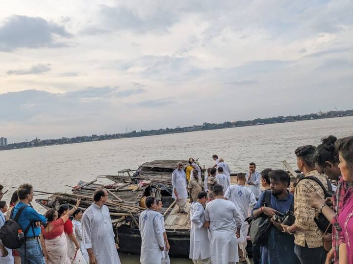 On this day, devotees from different parts of India, particularly in regions such as West Bengal, Kolkata, Odisha, Tripura, Bihar, and Assam, gather to bid farewell to the Goddess, marking the end of a vibrant celebration. (Image Source: Utsa Ganguly)