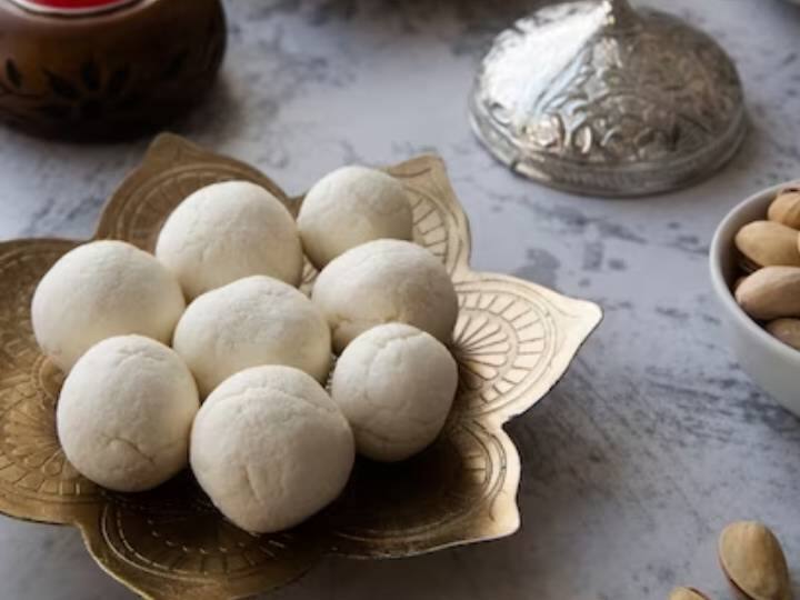 खूब मजे से खाते हैं रसगुल्ला तो पहले पता कर लें असली है या नकली? how to check purity on rasgulla or chena test whether it is real or fake खूब मजे से खाते हैं रसगुल्ला तो पहले पता कर लें असली है या नकली?