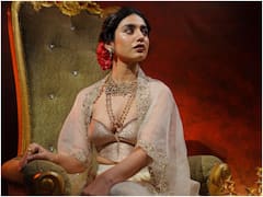 Priya Prakash Varrier Photos : యువరాణిలా ప్రియా ప్రకాష్ వారియర్ - అందాలతో కనువిందు