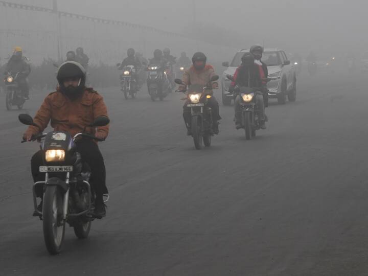 Delhi Pollution Why does level of pollution start increasing as soon as winter starts This is the reason Delhi Pollution: सर्दियां शुरू होते ही क्यों बढ़ने लगता है पॉल्यूशन का लेवल? ये है वजह