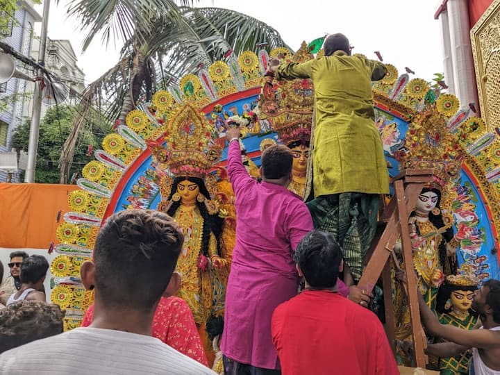 The entire week leading up to Vijay Dashami is a testament to the cultural and religious diversity of India, as people from all walks of life come together to celebrate this much-anticipated festival. (Image Source: Utsa Ganguly)