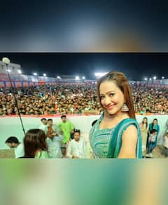 Mithun Chakraborty की बहू मदालसा शर्मा ने दशहरे के मौके पर शेयर की खूबसूरत तस्वीरें