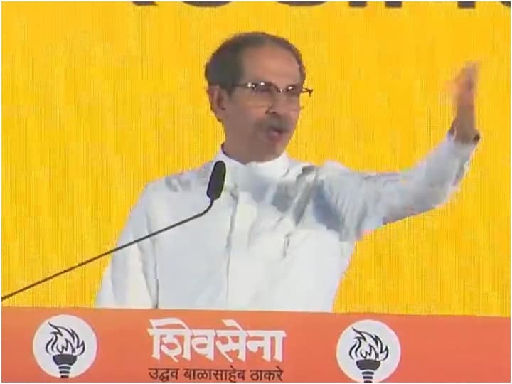 Dasara Melava 2023 Shivsena UBT chief Uddhav Thackeray hits at maharashtra government ann Dasara Melava 2023: उद्धव ठाकरे की CM शिंदे को चुनौती, कहा- 'महाराष्ट्र में चुनाव कराएं, अभी पता चल जाएगा कौन...'