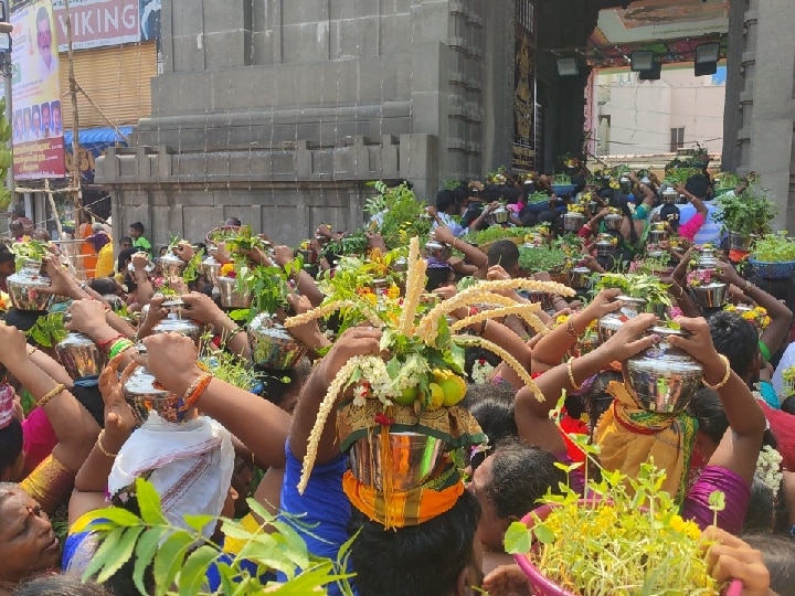 சேலம் கோட்டை மாரியம்மன் கோயில் முளைப்பாரி,  தீர்த்த குட ஊர்வலம் - திரளான பக்தர்கள் பங்கேற்பு