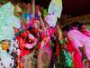 Durga Puja 2023: महिलाओं ने निभाई बंगाल की पारंपरिक 'सिंदूर खेला' की रस्म, गया में मां दुर्गा को ऐसे दी गई विदाई, तस्वीरों में देखें...