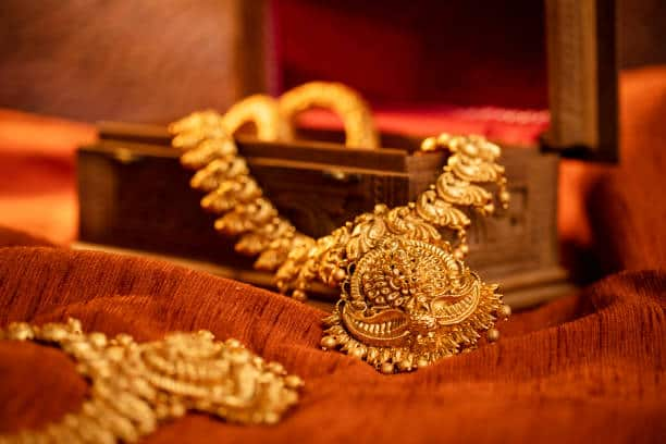 Gold Silver rate on 27 october 2023 in Gold silver price rises in mcx know latest price city wise here Gold Silver Rate: सणासुदीत सोनं-चांदी खरेदी करणाऱ्यांना धक्का, दरात पुन्हा वाढ; महाराष्ट्रात किती दर?