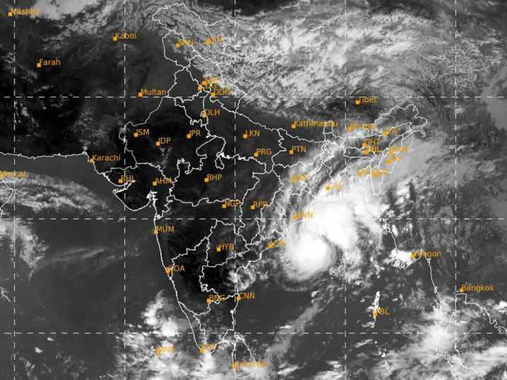 Cyclone Hamoon Strengthens in bay of bengal IMD release High Alert for Coastal Areas Cyclone Hamoon: खतरनाक हुआ चक्रवाती तूफान हामून, इन राज्यों में हो सकती है भारी बारिश, मौसम विभाग का अलर्ट
