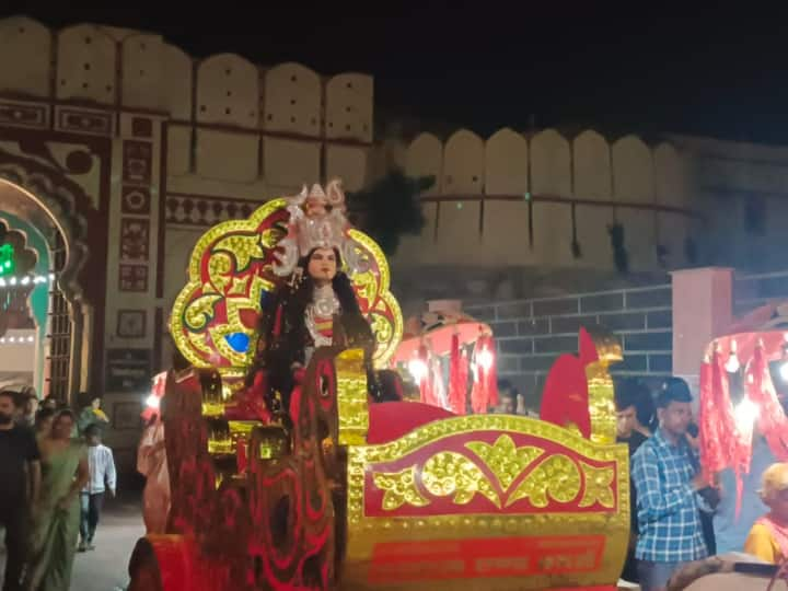 Dussehra 2023: विदेशी मेहमानों ने देखा कोटा का दशहरा मेला, शोभायात्रा बनी आकर्षण का केंद्र