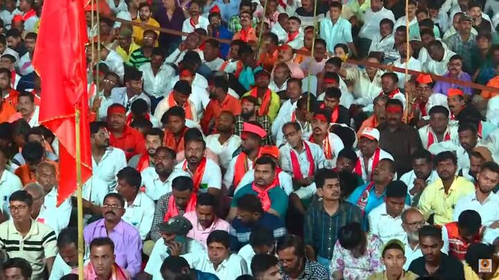 त्यासाठी शिवसैनिक राज्यभरातून शिवाजी पार्कात दाखल झाले आहे.
