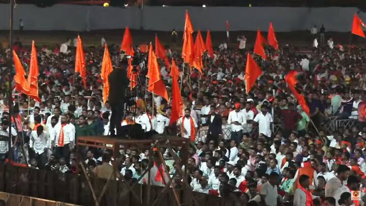 दादर शिवाजी पार्कात ठाकरे गटाच्या दसरा मेळाव्याचं आयोजन करण्यात आलंय.