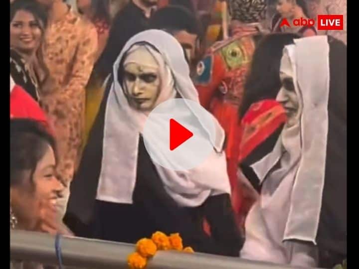 Navratri or Halloween Youth dressed as ghost the nun came to play Garba people got angry on social media viral video नवरात्रि है या हैलोवीन... भूत बनकर गरबा खेलने पहुंचे युवक, सोशल मीडिया पर भड़के लोग