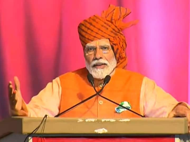 Prime Minister Narendra Modi reached Dwarka Ram Leela to attend the Ravan Dahan also addressed to nation detail marathi news Dasara 2023 : 'अयोध्येत श्रीरामाचं राज्य लवकरच येणार', रावण दहन कार्यक्रमावेळी पंतप्रधान मोदींचं देशाला संबोधन