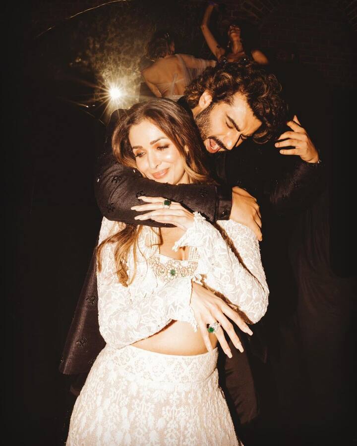 बता दें अर्जुन कपूर ने मलाइका के बर्थडे पर खास पोस्ट शेयर किया है. उन्होंने एक बहुत ही प्यारी तस्वीर शेयर की है.