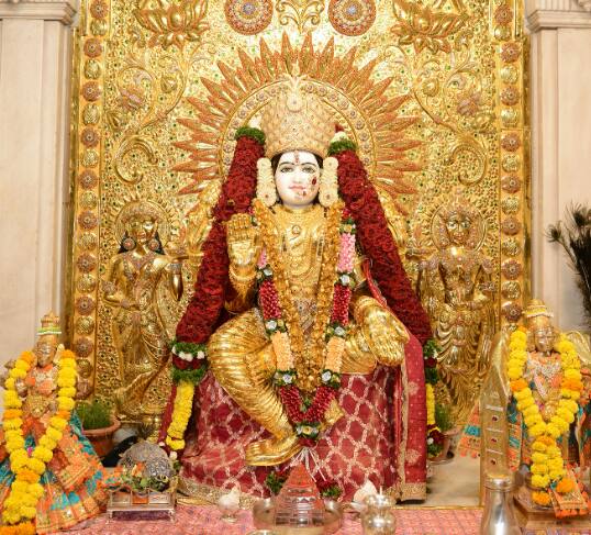 मंदिराचे संस्थापक विश्वस्त राजकुमार अग्रवाल, प्रमुख विश्वस्त अमिता अग्रवाल, विश्वस्त अॅड. प्रताप परदेशी, तृप्ती अग्रवाल, भरत अग्रवाल, प्रवीण चोरबेले, हेमंत अर्नाळकर आदी यावेळी उपस्थित होते.