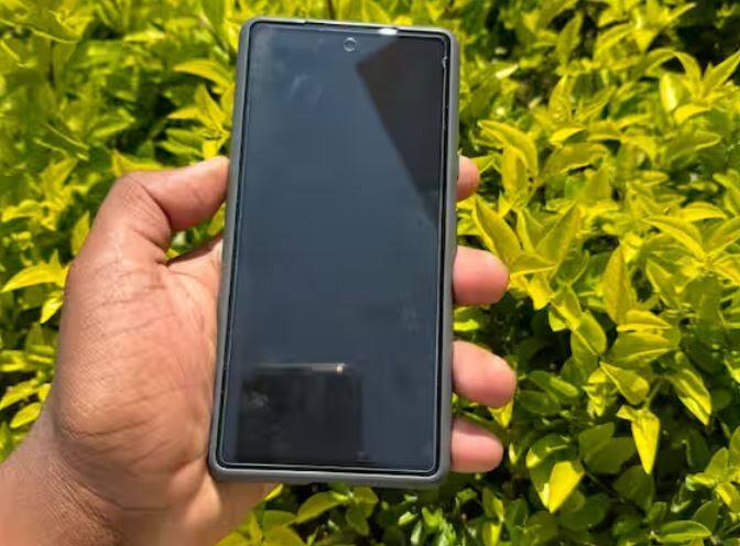 ਗੂਗਲ ਨੇ ਕੁਝ ਸਮਾਂ ਪਹਿਲਾਂ ਹੀ Pixel 8 ਸੀਰੀਜ਼ ਨੂੰ ਬਾਜ਼ਾਰ 'ਚ ਲਾਂਚ ਕੀਤਾ ਹੈ। ਕੰਪਨੀ ਨੇ ਗੂਗਲ ਪਿਕਸਲ 8 ਨੂੰ 8/128GB ਅਤੇ 8/256GB ਵੇਰੀਐਂਟ 'ਚ ਲਾਂਚ ਕੀਤਾ ਹੈ। ਫੋਨ ਦੀ ਕੀਮਤ 75,999 ਰੁਪਏ ਤੋਂ ਸ਼ੁਰੂ ਹੁੰਦੀ ਹੈ। ਉਥੇ ਹੀ ਕੰਪਨੀ ਨੇ Google Pixel 8 Pro ਨੂੰ 12/256GB ਅਤੇ 12/512GB ਸਟੋਰੇਜ ਵੇਰੀਐਂਟ 'ਚ ਲਾਂਚ ਕੀਤਾ ਹੈ। ਇਸ ਦੀ ਕੀਮਤ 1,06,999 ਰੁਪਏ ਤੋਂ ਸ਼ੁਰੂ ਹੁੰਦੀ ਹੈ।