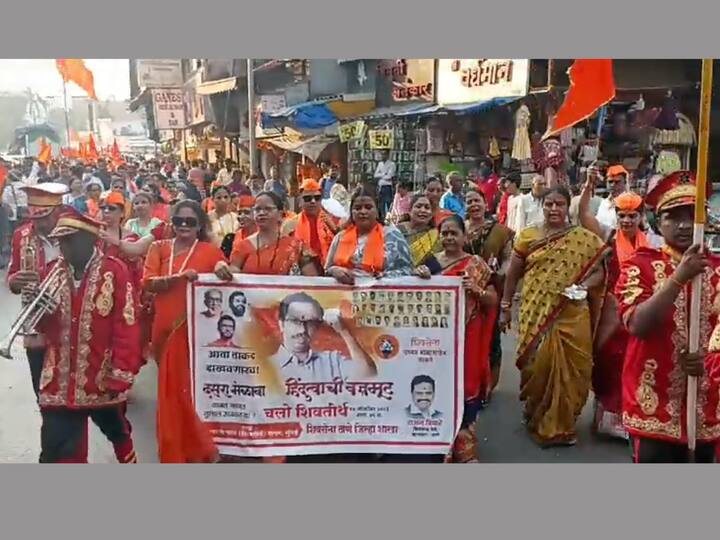 दसरा मेळाव्याला महिलाही मोठ्या संख्येने दाखल होऊ लागल्या आहेत.