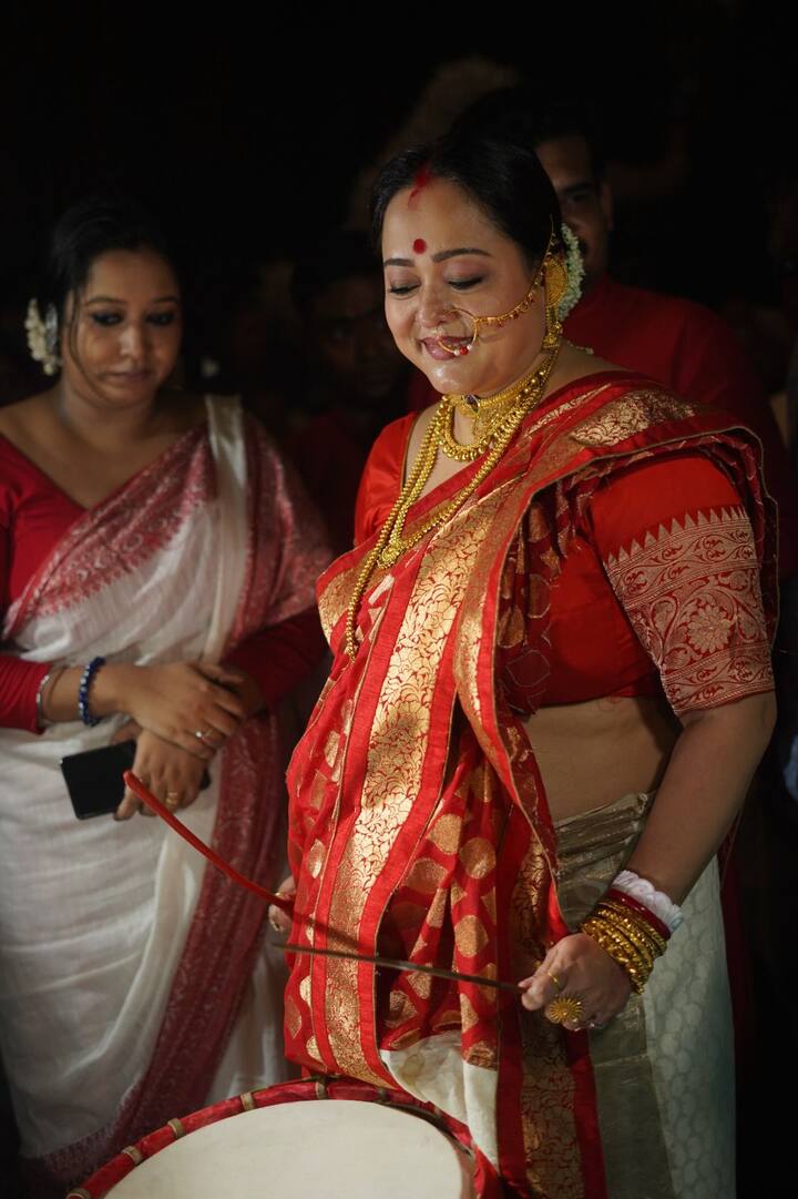 She also tried to play the 'dhak' as she arrived to bid farewell o Maa Durga. (Image Source: PR Handout)