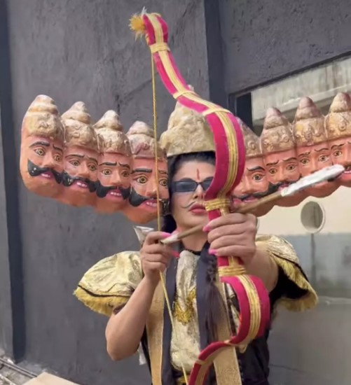 Rakhi Sawant: ਰਾਖੀ ਸਾਵੰਤ ਦਾ ਰਾਵਣ ਅਵਤਾਰ ਵੇਖ ਯੂਜ਼ਰਸ ਬੋਲੇ- 'ਪਹਿਲੀ ਵਾਰ ਆਪਣੇ ਅਸਲੀ ਰੂਪ 'ਚ ਆਈ ਬਾਹਰ'