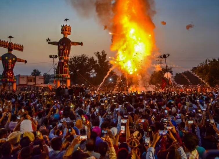 Dussehra festivals celebrated across india vijayadashami with enthusiasm delhi kashmir karnataka    Dussehra Festivals: સમગ્ર દેશમાં ધામધૂમથી દશેરાની ઉજવણી, દિલ્હીથી લઈ કાશ્મીર અને કર્ણાટક સુધી રાવણ દહન 