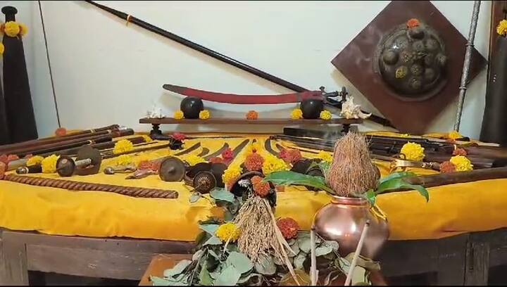 या शस्त्रांच्या माध्यमातून परकियांबरोबर लढाया यशस्वी होउन राजकीय रयतेला सुखाचे आणि आनंदाचे राज्य प्राप्त होऊ शकले.