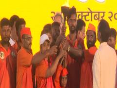 Uddhav Thackeray Dasara Melava : पुण्याहून निघालेली शिवज्योत शिवतीर्थावर दाखल!