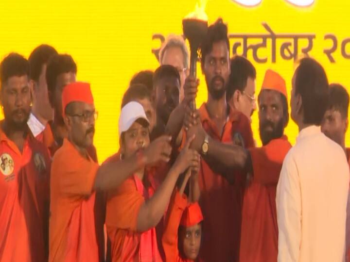 शिवसेना नेते खासदार संजय राऊत शिवाजी पार्कवर दाखल झाले आहेत.