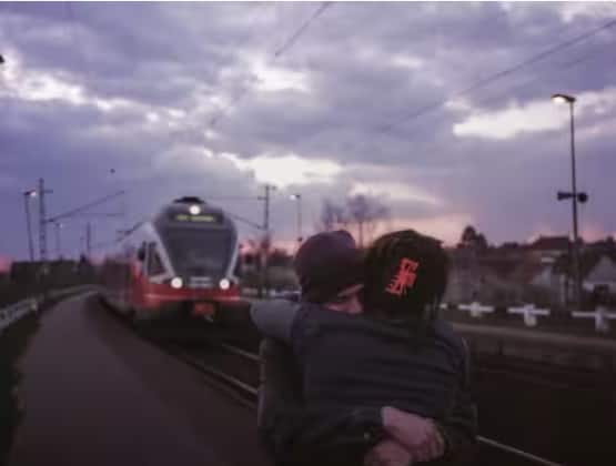 ਜੇਕਰ ਅਸੀਂ ਡੀਜ਼ਲ ਇੰਜਣ ਵਿੱਚ ਫਿੱਟ ਕੀਤੇ ਪਹੀਏ ਦੇ ਭਾਰ ਨੂੰ ਮੰਨੀਏ ਤਾਂ ਇਸਦਾ ਭਾਰ ਲਗਭਗ 528 ਕਿਲੋਗ੍ਰਾਮ ਹੈ। ਇਸ ਦੇ ਨਾਲ ਹੀ, ਇਲੈਕਟ੍ਰਿਕ ਇੰਜਣ ਦੇ ਇੱਕ ਪਹੀਏ ਦਾ ਭਾਰ 554 ਕਿਲੋਗ੍ਰਾਮ ਤੱਕ ਹੁੰਦਾ ਹੈ।