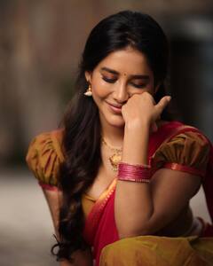 ఎరుపు రంగు లంగా వోణిలో - కుర్రకారును టెంప్ట్ చేస్తోన్న నభా నటేష్!