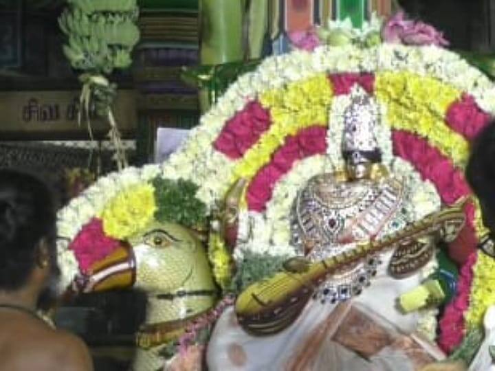 Navrathri 2023 Saraswati decoration on the ninth day of Navratri at Karur Sri Kalyana Pasupadeeswarar Temple TNN கரூர் ஸ்ரீ கல்யாண பசுபதீஸ்வரர் ஆலயத்தில் நவராத்திரி ஒன்பதாம் நாள் சரஸ்வதி அலங்காரம்