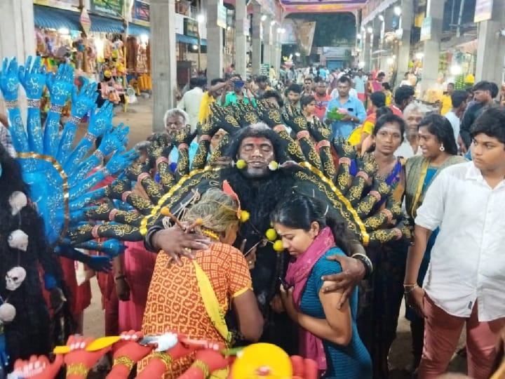 குலசேகரன்பட்டினம் முத்தாரம்மன் கோயில் தசரா திருவிழா; இன்று நள்ளிரவு  சூரசம்ஹாரம் - குவியும் பக்தர்கள்