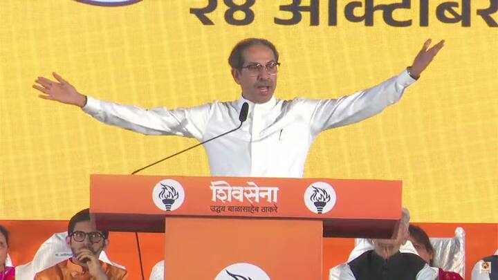 उद्धव ठाकरे यांनी भाषणावेळी मनोज जरांगे यांचे आभार मानले. त्यांनी शांततेत सुरु ठेवलेल्या आंदोलनाचं आणि धनगर समाजाला त्यांनी दिलेल्या पाठिंब्यांचं यावेळी उद्धव ठाकरे यांनी कौतुक केलं.