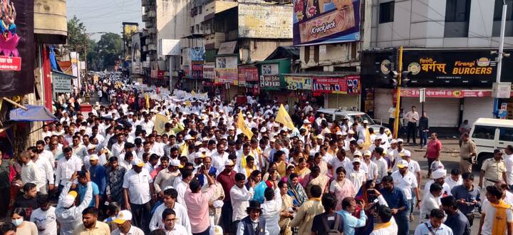 आज सकाळी महात्मा फुले वाड्यात सावित्रीबाई फुले आणि महात्मा फुलेंना अभिवादन करुन रोहित पवारांच्या संघर्ष यात्रेला सुरुवात होणार आहे.