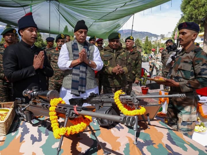 Rajnath Singh Performed Shastra Puja In Tawang Celebrate Dussehra With Troops Says No Option But To Bolster Country Security