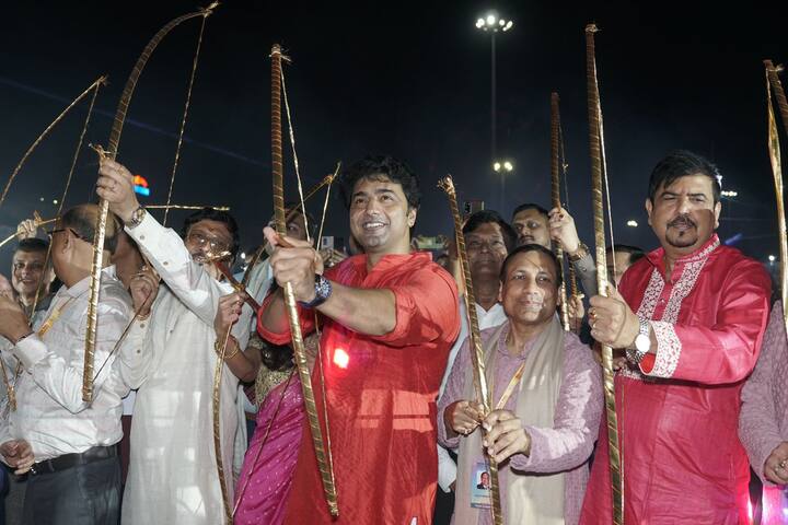 The event was attended by Dev- Actor & Member of Parliament; Sujit Bose- Minister of State for Fire; Sabyasachi Dutta- Chairperson of Bidhannagar Municipal Corporation; Ruchika Gupta- Director of Sanmarg; Sanjay Agarwal- President of Salt Lake Sanskritik Sansad; Lalit Beriwala- Chairman of Trust Board of Salt Lake Sanskritik Sansad; Amit Poddar- Secretary of Salt Lake Sanskritik Sansad and other eminent personalities. (Image Source: PR Handout)
