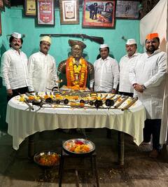 Pune news : सरनोबत सरसेनापती कंक घराण्याचे पारंपारिक शस्त्रपूजन, पाहा फोटो...