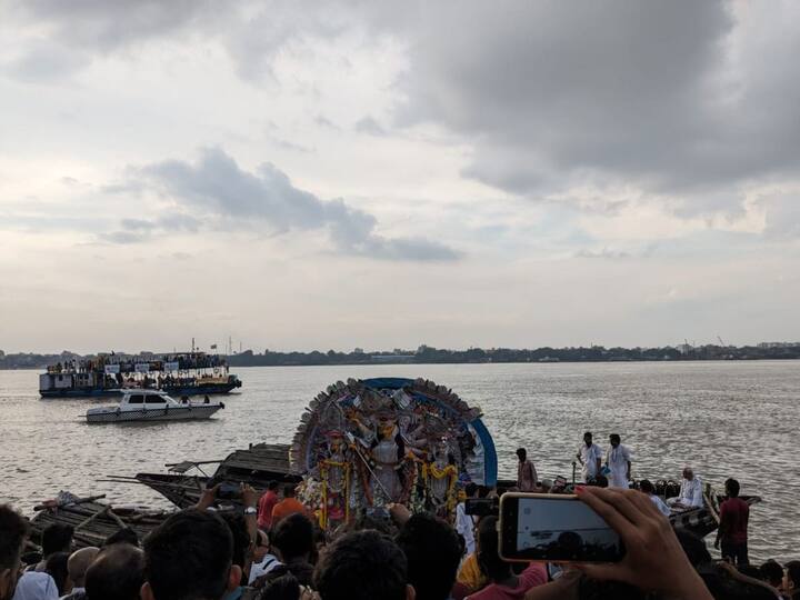 However, every journey has an end, and so does the divine sojourn of Goddess Durga in her earthly abode. The conclusion of this grand festival is marked by the poignant ritual of Durga Visarjan.  (Image Source: Utsa Ganguly)