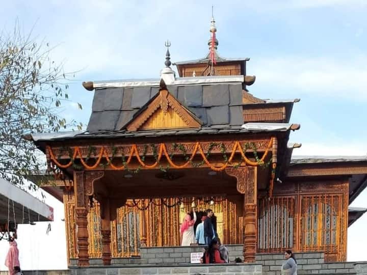 Navratri 2023 12.72 lakh devotees visited temple of Himachal Pradesh standing in long queues to offer prayers ANN Navratri 2023: नवरात्रि में 12.72 लाख भक्तों ने हिमाचल के मंदिर में कए दर्शन, लंबी कतारों में लगकर नवाया शीश 