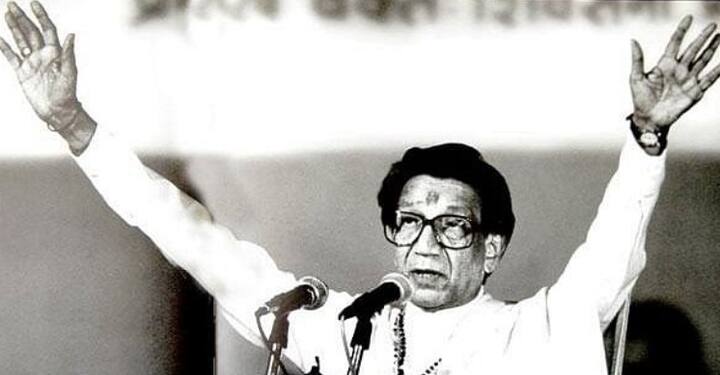 शिवाजी पार्कच्या मैदानावर तेव्हा अपेक्षेपेक्षा जास्त गर्दी उसळली. उपस्थितांमध्ये स्टीलचा डबा फिरवून देणगी जमा करण्यात आली होती.