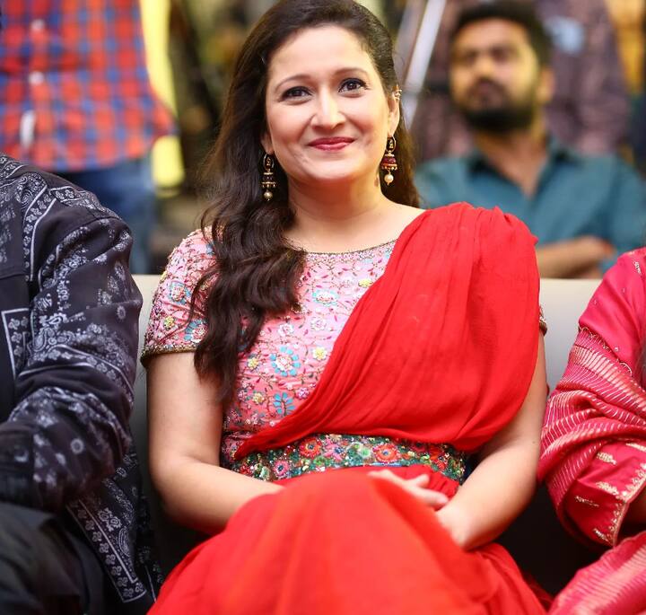 மேலும் இன்று லைலா, தனது 43 ஆவது பிறந்தநாளை கொண்டாடுகிறார் என்பது குறிப்பிடத்தக்கது.