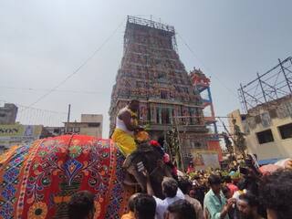 சேலம் கோட்டை மாரியம்மன் கோயில் முளைப்பாரி,  தீர்த்த குட ஊர்வலம் - திரளான பக்தர்கள் பங்கேற்பு